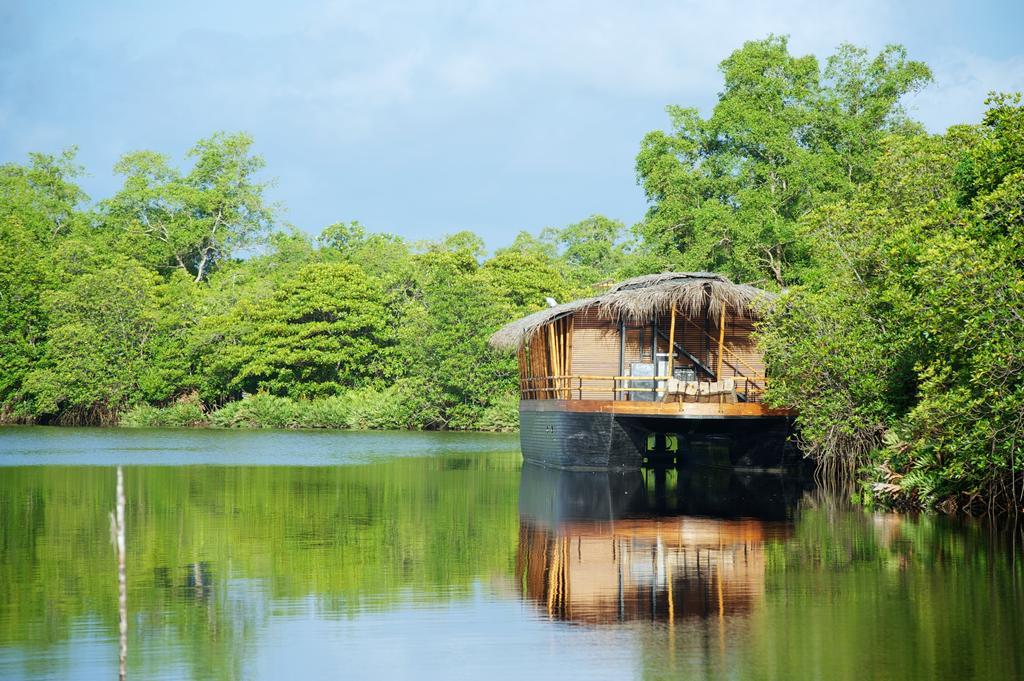 Отель Yathra Houseboat Бентота Экстерьер фото