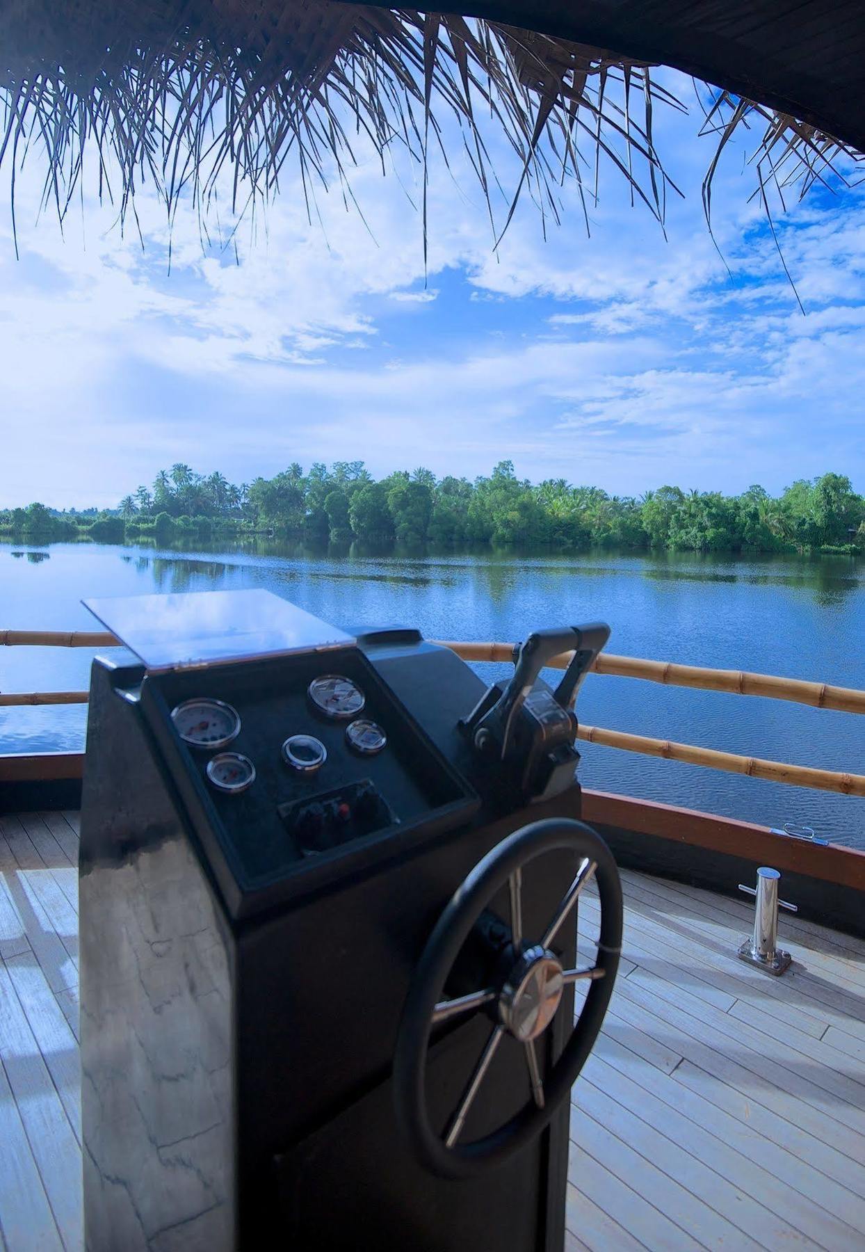 Отель Yathra Houseboat Бентота Экстерьер фото