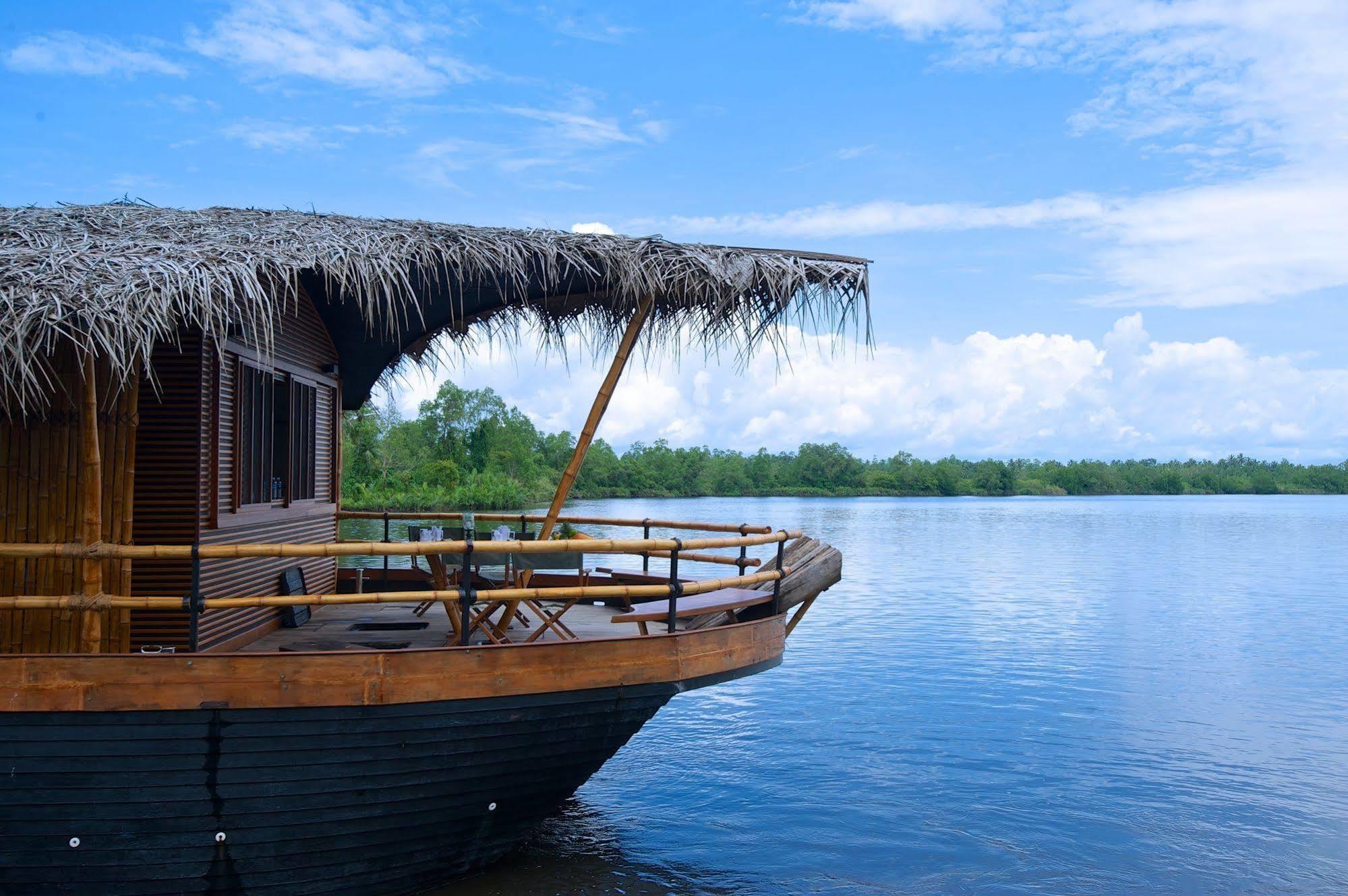 Отель Yathra Houseboat Бентота Экстерьер фото