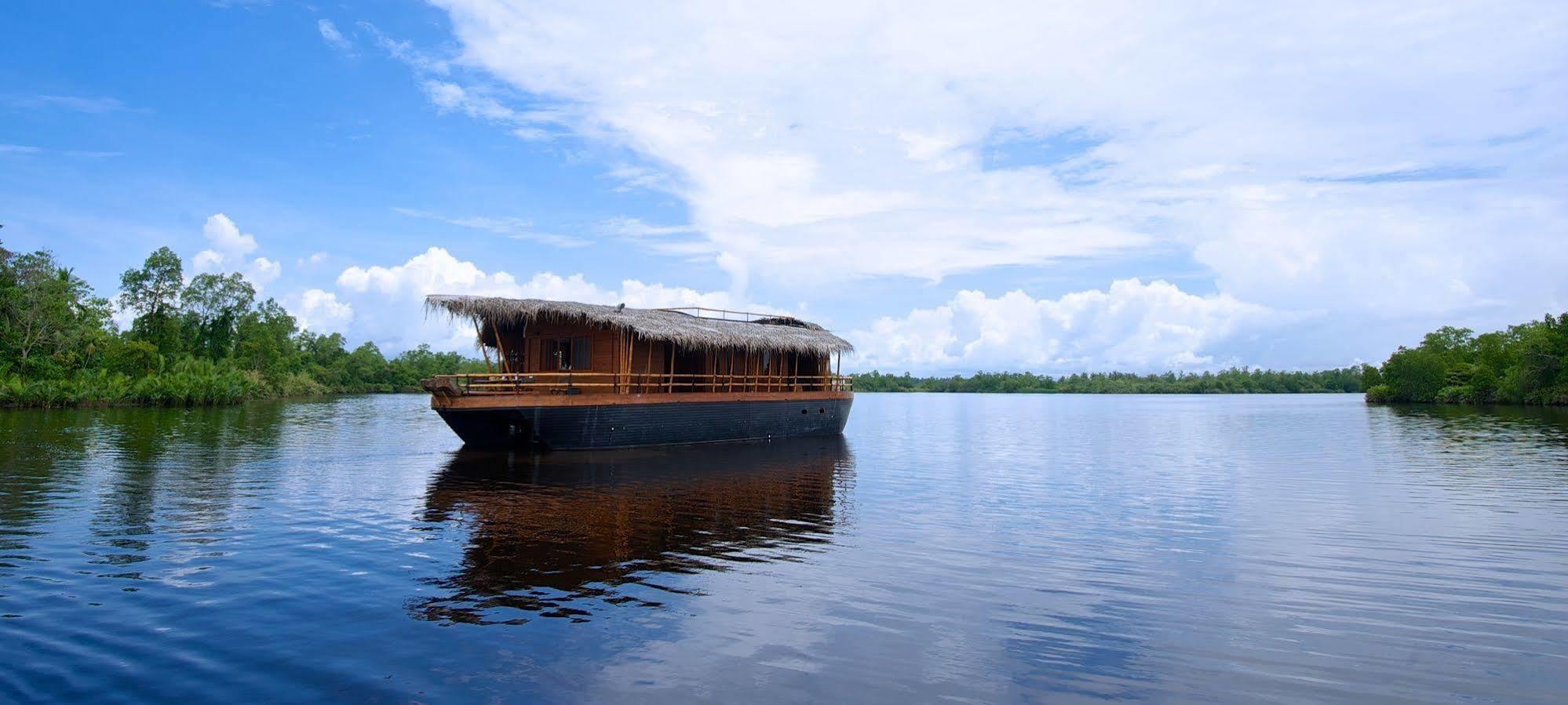 Отель Yathra Houseboat Бентота Экстерьер фото