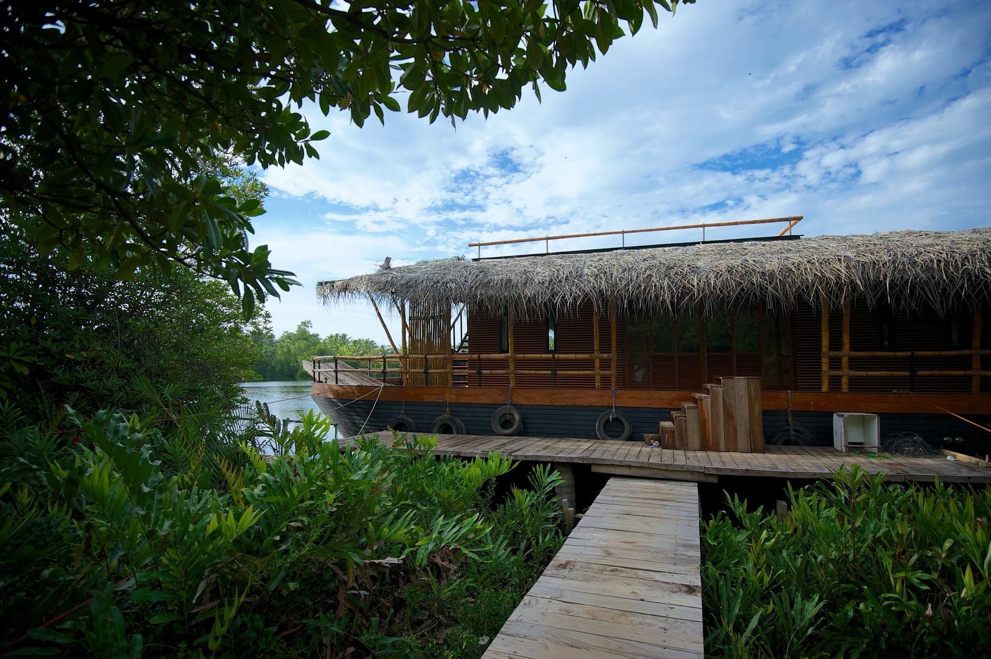 Отель Yathra Houseboat Бентота Экстерьер фото